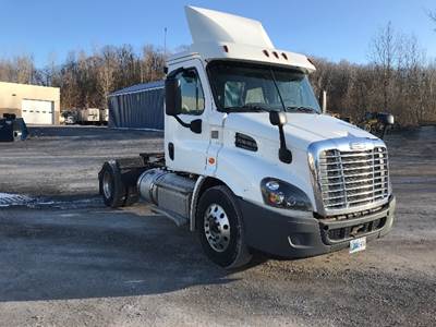 Freightliner Cascadia 113 Single Axle Day Cab Truck - 410HP, 12 Speed Automatic