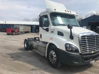 Freightliner Cascadia 113 Single Axle Day Cab Truck - 410HP, 12 Speed Automatic