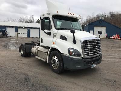 Freightliner Cascadia 113 Single Axle Day Cab Truck - 410HP, 12 Speed Automatic
