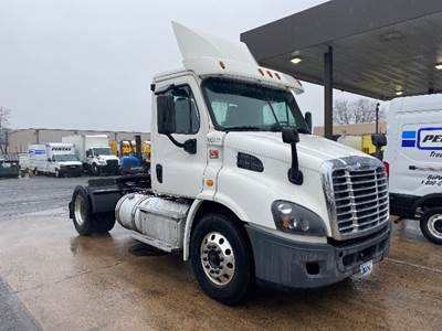 Freightliner Cascadia 113 Single Axle Day Cab Truck - 410HP, 12 Speed Automatic