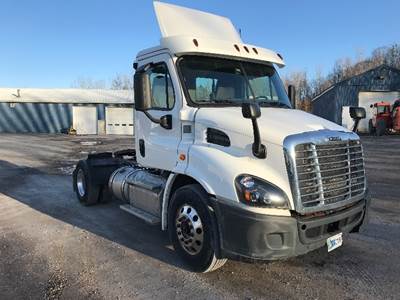 Freightliner Cascadia 113 Single Axle Day Cab Truck - 410HP, 12 Speed Automatic
