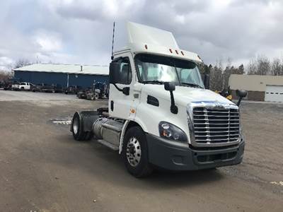Freightliner Cascadia 113 Single Axle Day Cab Truck - 410HP, 12 Speed Automatic