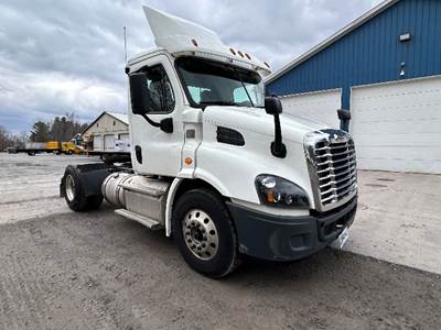 Freightliner Cascadia 113 Single Axle Day Cab Truck - 410HP, 12 Speed Automatic