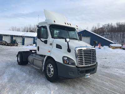 Freightliner Cascadia 113 Single Axle Day Cab Truck - 410HP, 12 Speed Automatic