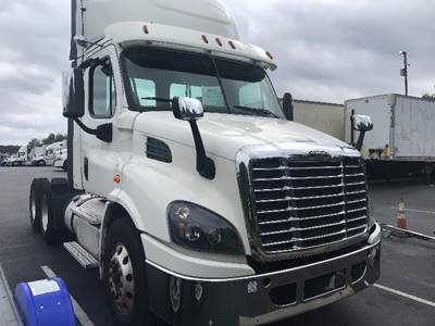Freightliner Cascadia 113 Day Cab Truck - 410HP, 12 Speed Automatic