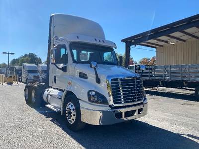 Freightliner Cascadia 113 Day Cab Truck - 410HP, 12 Speed Automatic