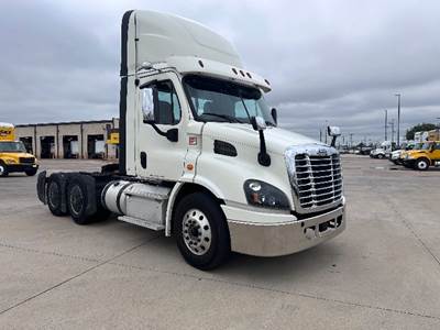 Freightliner Cascadia 113 Day Cab Truck - 410HP, 12 Speed Automatic