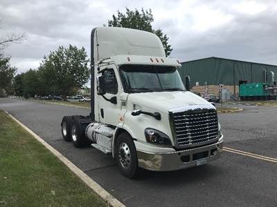 Freightliner Cascadia 113 Day Cab Truck - 410HP, 12 Speed Automatic