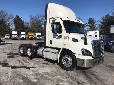 Freightliner Cascadia 113 Day Cab Truck - 410HP, 12 Speed Automatic