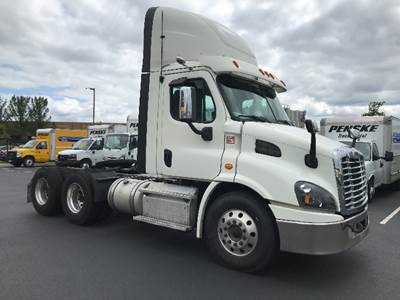 Freightliner Cascadia 113 Day Cab Truck - 410HP, 12 Speed Automatic
