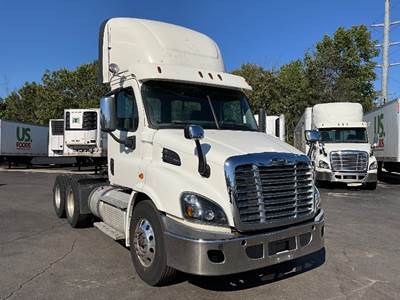Freightliner Cascadia 113 Day Cab Truck - 410HP, 12 Speed Automatic