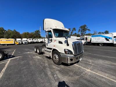 Freightliner Cascadia 113 Day Cab Truck - 410HP, 12 Speed Automatic
