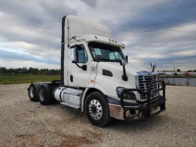 Freightliner Cascadia 113 Day Cab Truck - 410HP, 12 Speed Automatic