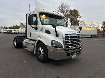 Freightliner Cascadia 113 Single Axle Day Cab Truck - 435HP, 12 Speed Automatic