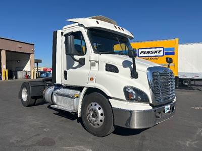 Freightliner Cascadia 113 Single Axle Day Cab Truck - 435HP, 12 Speed Automatic