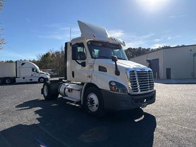 Freightliner Cascadia 113 Single Axle Day Cab Truck - 410HP, 12 Speed Automatic