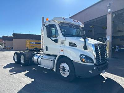 Freightliner Cascadia 113 Day Cab Truck - 435HP, 12 Speed Automatic