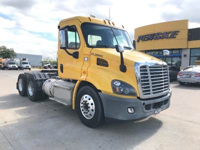 Freightliner Cascadia 113 Day Cab Truck - 450HP, 10 Speed Automatic