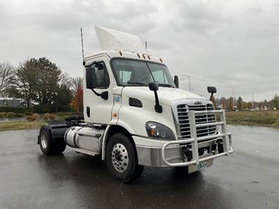 Freightliner Cascadia 113 Single Axle Day Cab Truck - 450HP, 12 Speed Automatic