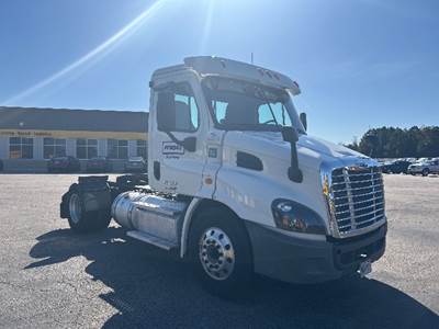 Freightliner Cascadia 113 Single Axle Day Cab Truck - 410HP, 12 Speed Automatic