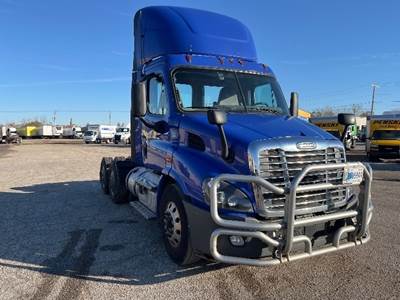 Freightliner Cascadia 113 Day Cab Truck - 450HP, 12 Speed Automatic