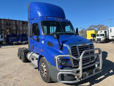 Freightliner Cascadia 113 Day Cab Truck - 450HP, 12 Speed Automatic