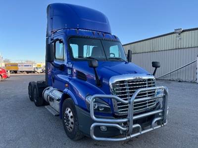Freightliner Cascadia 113 Day Cab Truck - 450HP, 12 Speed Automatic