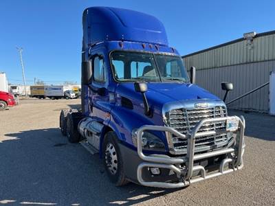 Freightliner Cascadia 113 Day Cab Truck - 450HP, 12 Speed Automatic