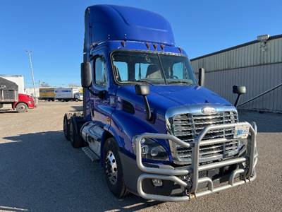 Freightliner Cascadia 113 Day Cab Truck - 450HP, 12 Speed Automatic