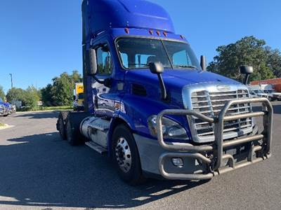 Freightliner Cascadia 113 Day Cab Truck - 450HP, 12 Speed Automatic