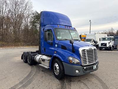Freightliner Cascadia 113 Day Cab Truck - 450HP, 12 Speed Automatic