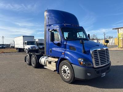 Freightliner Cascadia 113 Day Cab Truck - 450HP, 12 Speed Automatic