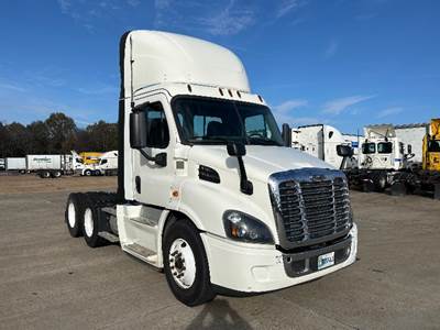 Freightliner Cascadia 113 Day Cab Truck - 435HP, 12 Speed Automatic