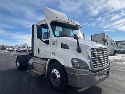 Freightliner Cascadia 113 Single Axle Day Cab Truck - 435HP, 12 Speed Automatic