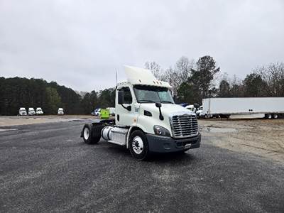 Freightliner Cascadia 113 Single Axle Day Cab Truck - 410HP, 12 Speed Automatic