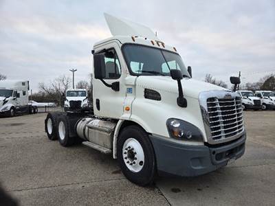 Freightliner Cascadia 113 Day Cab Truck - 450HP, 12 Speed Automatic