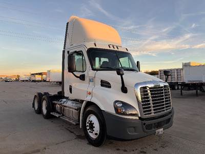 Freightliner Cascadia 113 Single Axle Day Cab Truck - 410HP, 12 Speed Automatic