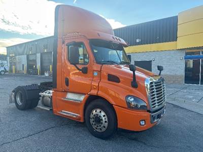 Freightliner Cascadia 113 Single Axle Day Cab Truck - 410HP, 12 Speed Automatic