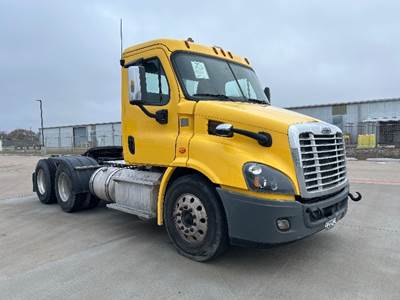Freightliner Cascadia 113 Day Cab Truck - 450HP, 10 Speed Automatic