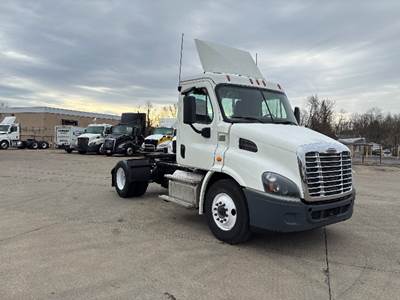 Freightliner Cascadia 113 Single Axle Day Cab Truck - 410HP, 12 Speed Automatic