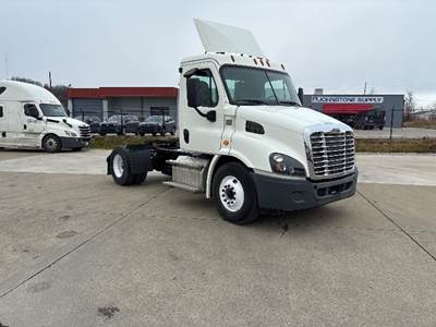 Freightliner Cascadia 113 Single Axle Day Cab Truck - 410HP, 12 Speed Automatic