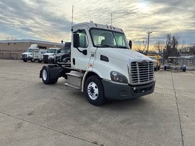 Freightliner Cascadia 113 Single Axle Day Cab Truck - 410HP, 12 Speed Automatic