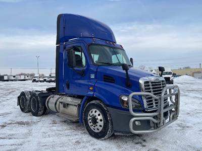 Freightliner Cascadia 113 Day Cab Truck - 450HP, 12 Speed Automatic