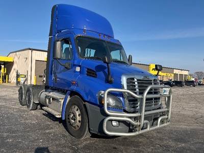 Freightliner Cascadia 113 Day Cab Truck - 450HP, 12 Speed Automatic