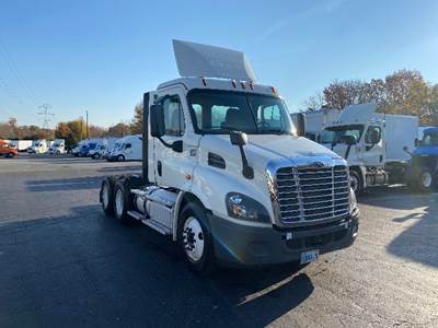 Freightliner Cascadia 113 Day Cab Truck - 450HP, 12 Speed Automatic
