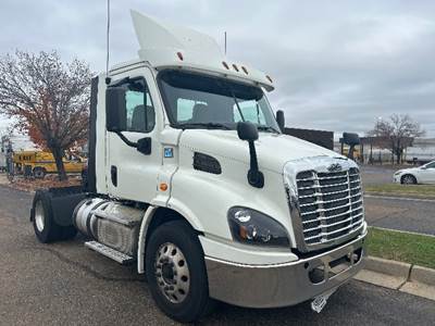 Freightliner Cascadia 113 Single Axle Day Cab Truck - 435HP, 12 Speed Automatic