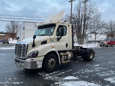Freightliner Cascadia 113 Single Axle Day Cab Truck - 435HP, 12 Speed Automatic