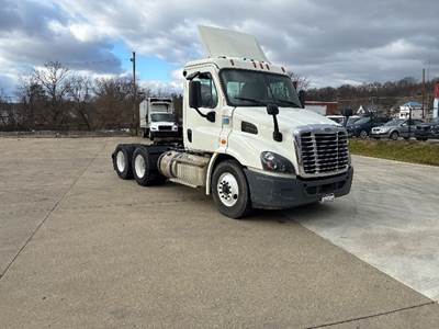 Freightliner Cascadia 113 Day Cab Truck - 450HP, 12 Speed Automatic