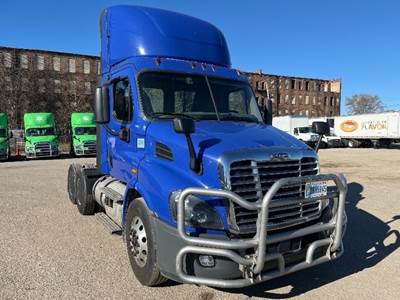 Freightliner Cascadia 113 Day Cab Truck - 450HP, 12 Speed Automatic