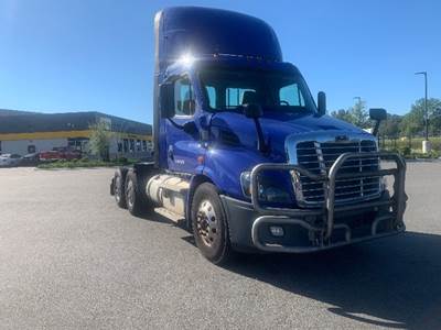 Freightliner Cascadia 113 Day Cab Truck - 450HP, 12 Speed Automatic